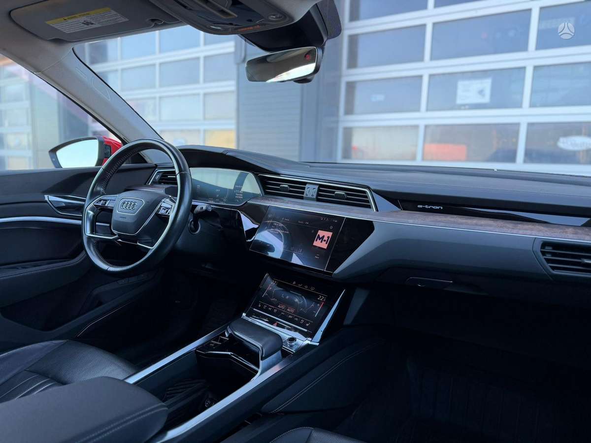Audi e-tron, 95 kWh, off-road / crossover