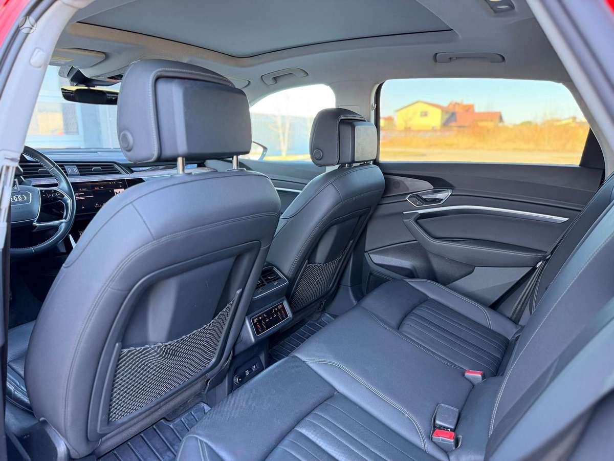 Audi e-tron, 95 kWh, off-road / crossover