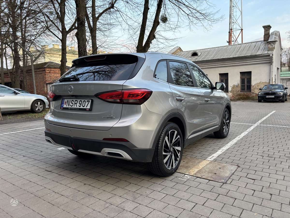 MG ZS, visurgājējs / krosovers