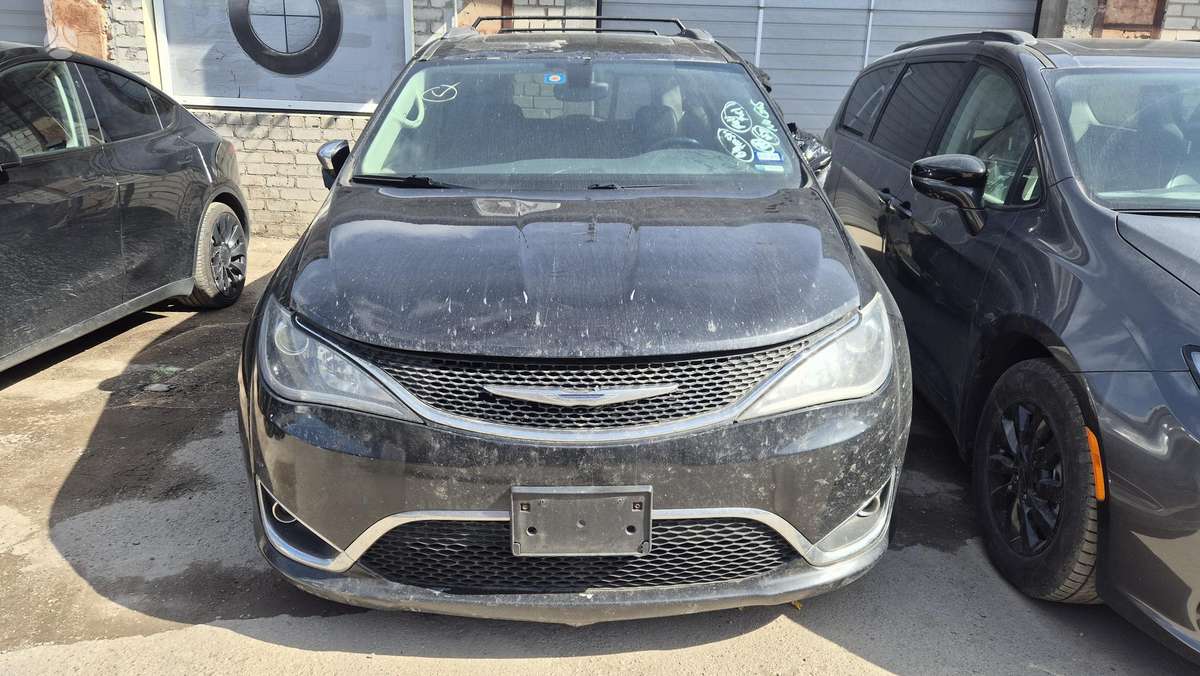 Chrysler Pacifica Limited