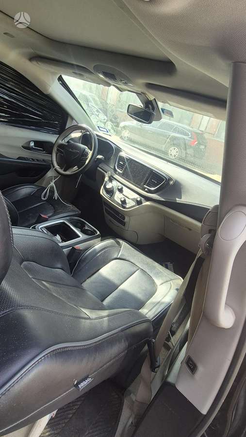 Chrysler Pacifica Limited