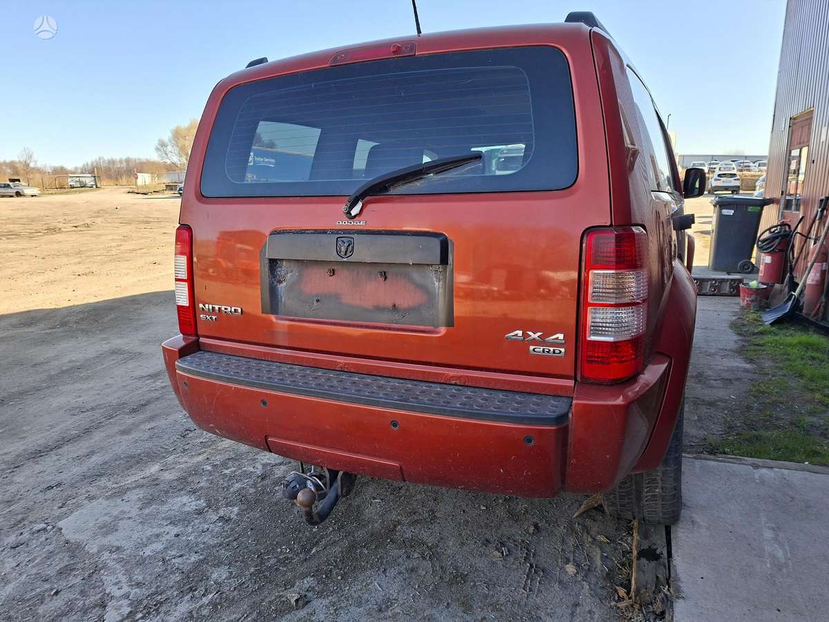 Dodge Nitro dalimis