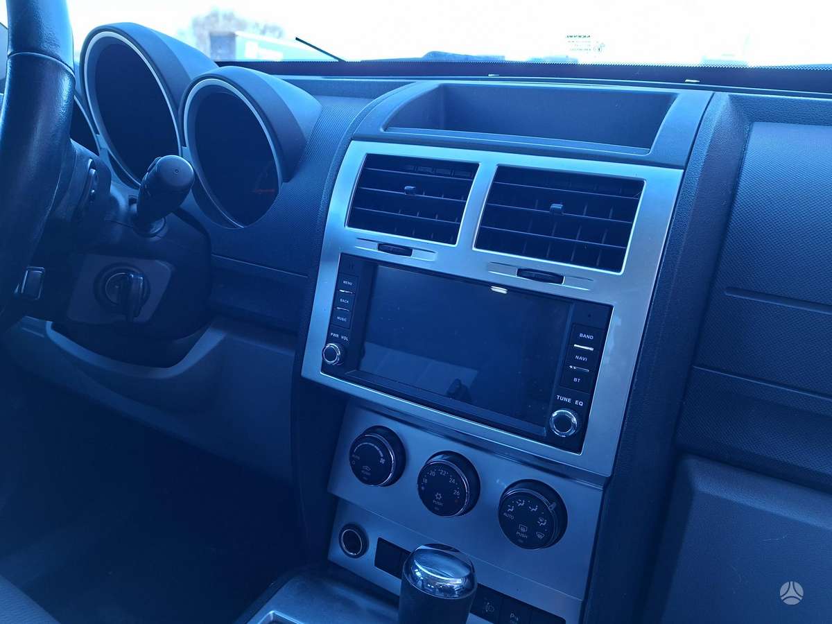 Dodge Nitro dalimis