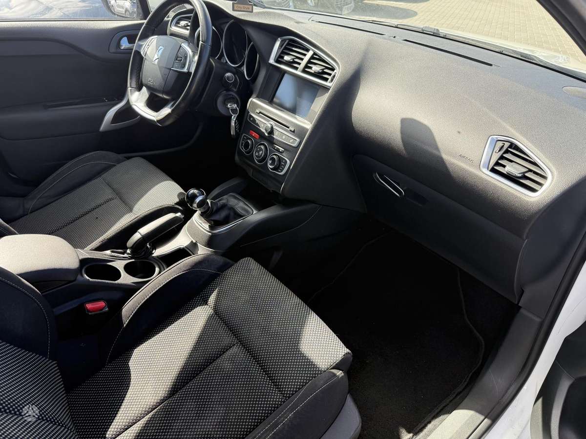 Citroen DS4, 1.6 l., Хэтчбек
