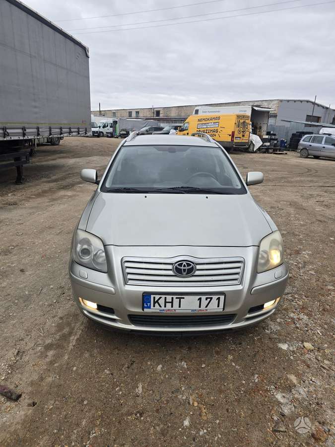 Toyota Avensis - 1