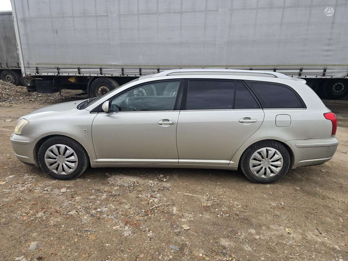 Toyota Avensis - 2