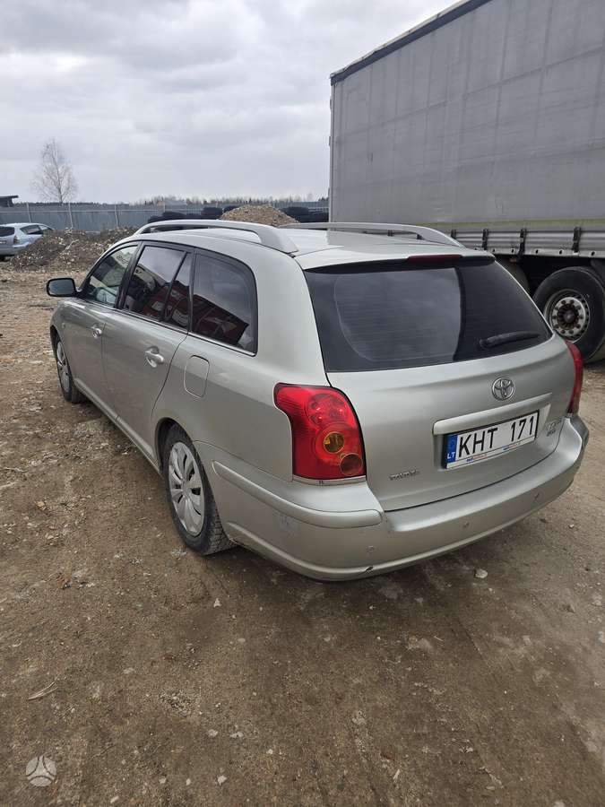Toyota Avensis - 4
