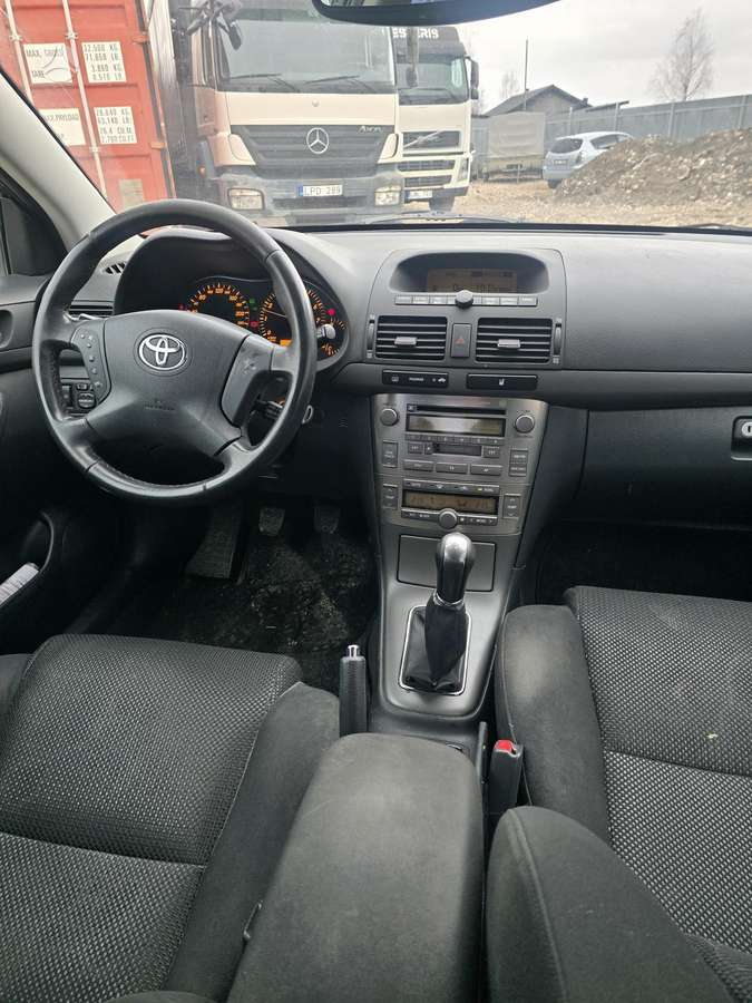 Toyota Avensis - 5