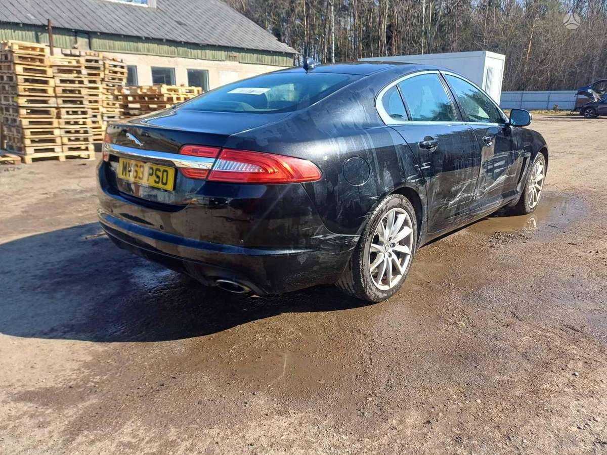 Jaguar XF dalimis. Engine code 224dt color code pel