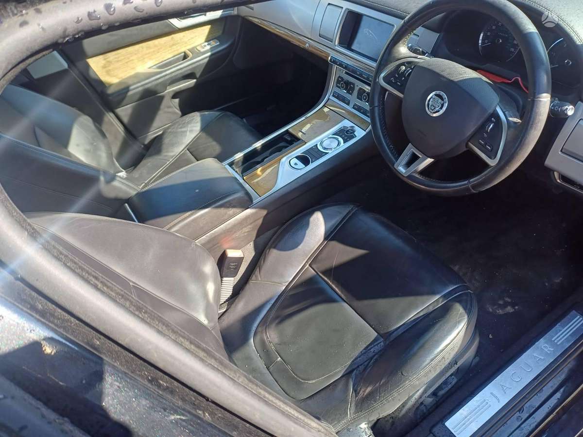 Jaguar XF rezerves daļās. Engine code 224dt color code pel