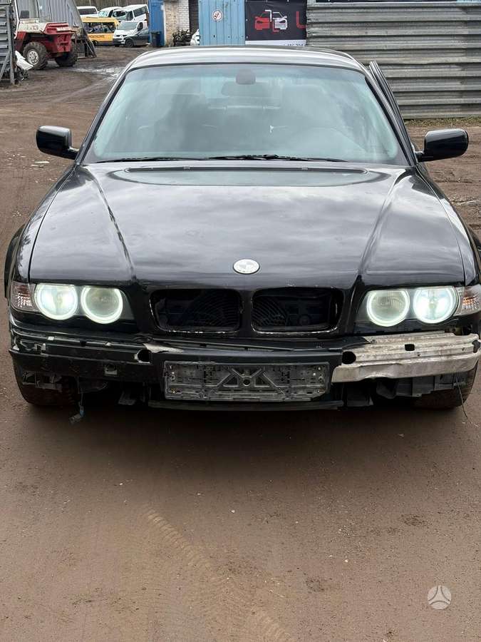 BMW 750 rezerves daļās