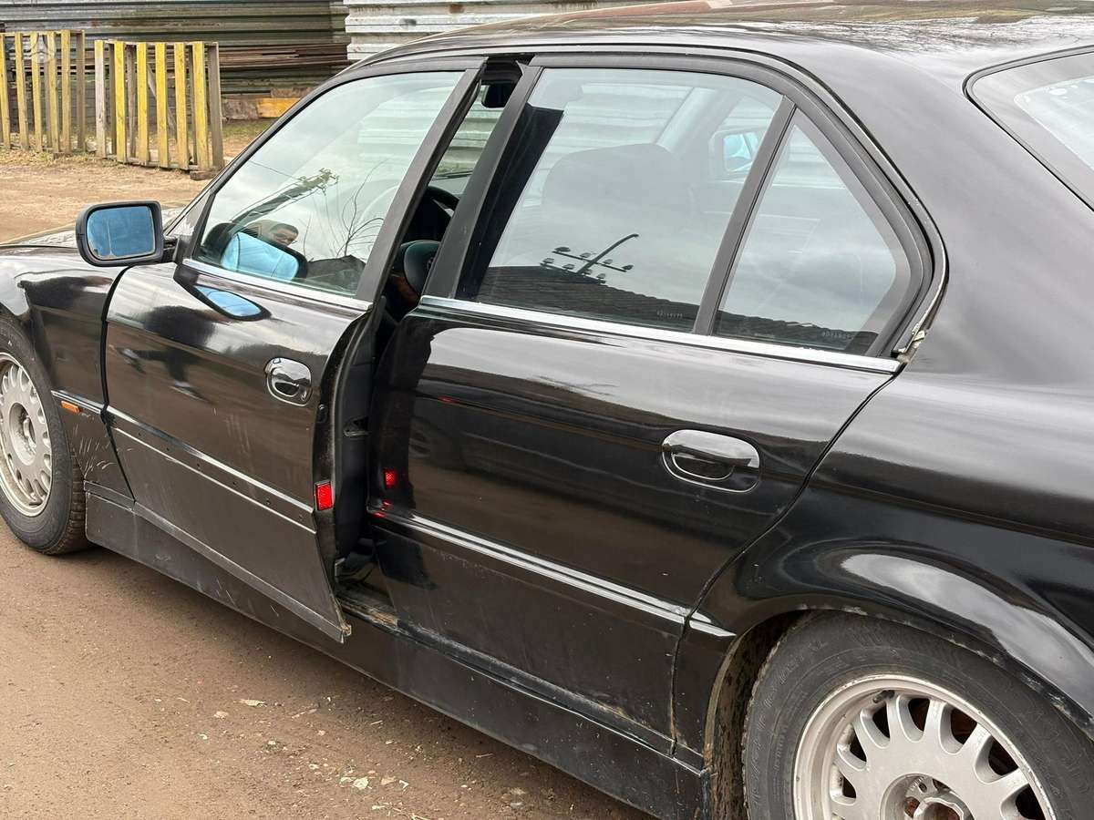 BMW 750 rezerves daļās