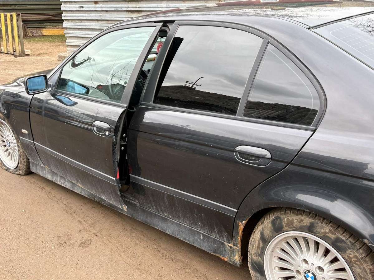 BMW 530 dalimis