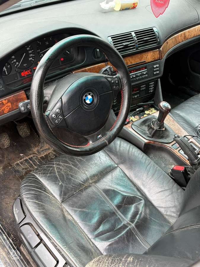 BMW 530 dalimis
