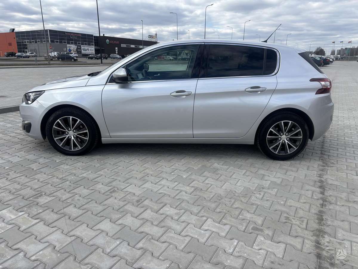 Peugeot 308, 1.2 l., hatchback