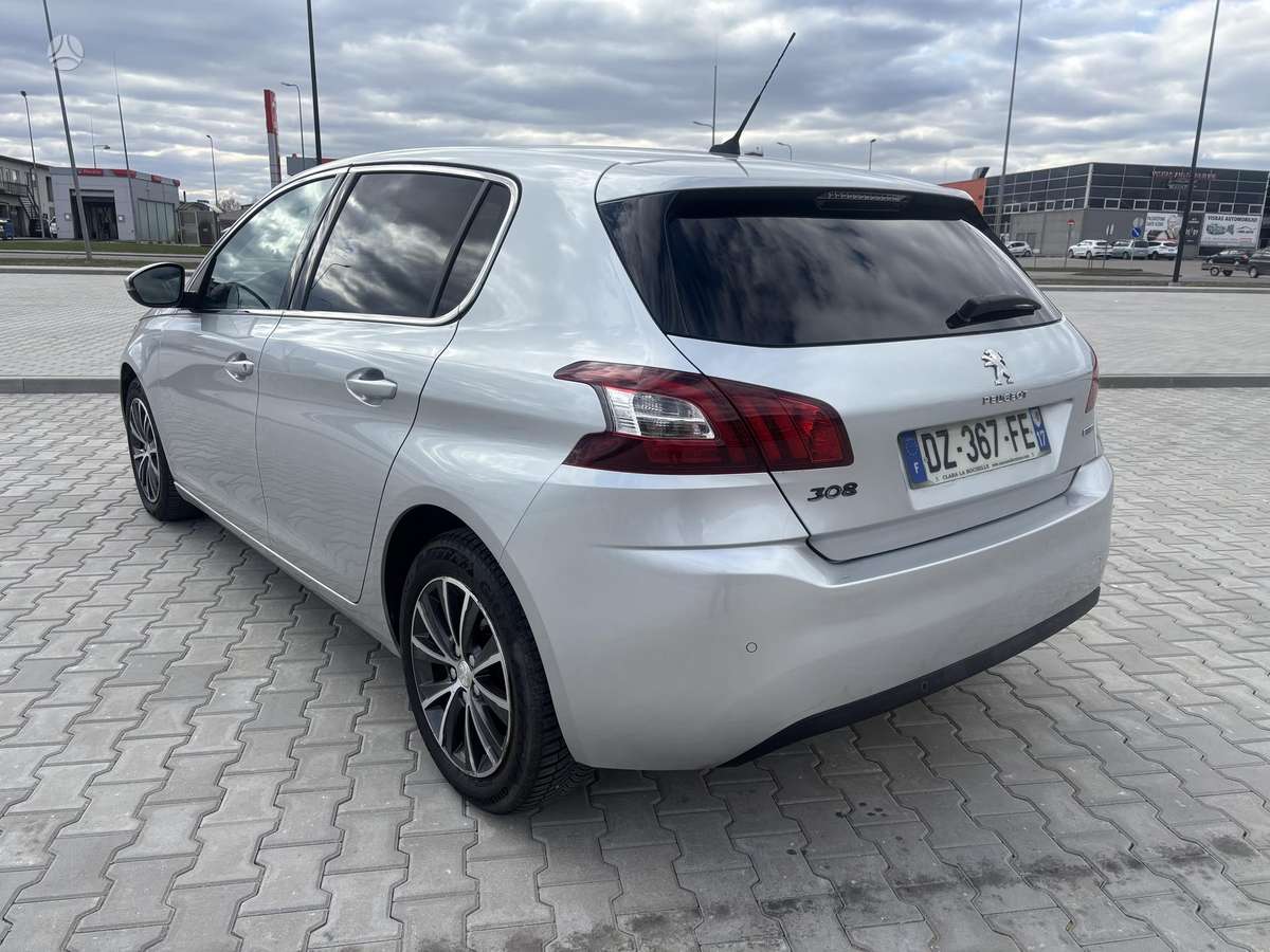 Peugeot 308, 1.2 l., hatchback