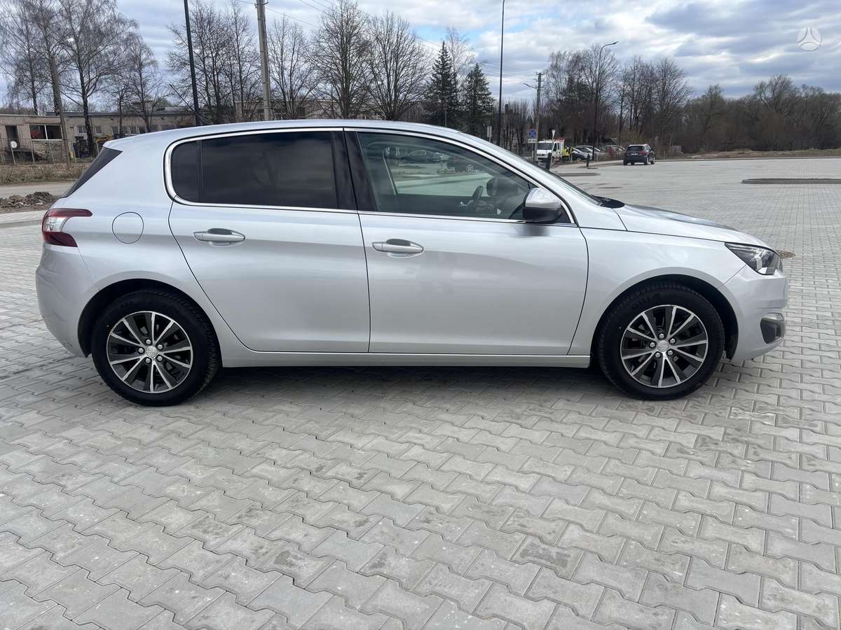 Peugeot 308, 1.2 l., hatchback