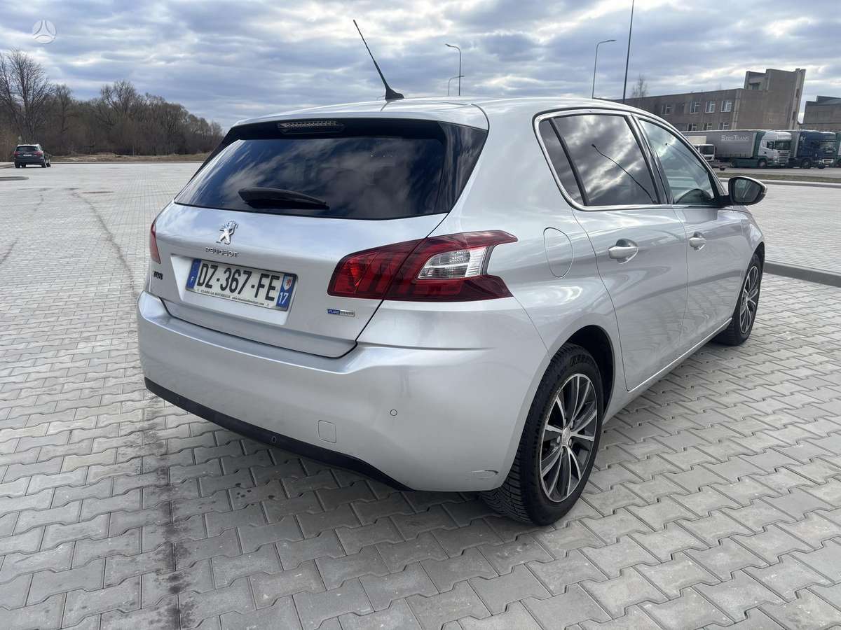 Peugeot 308, 1.2 l., hatchback
