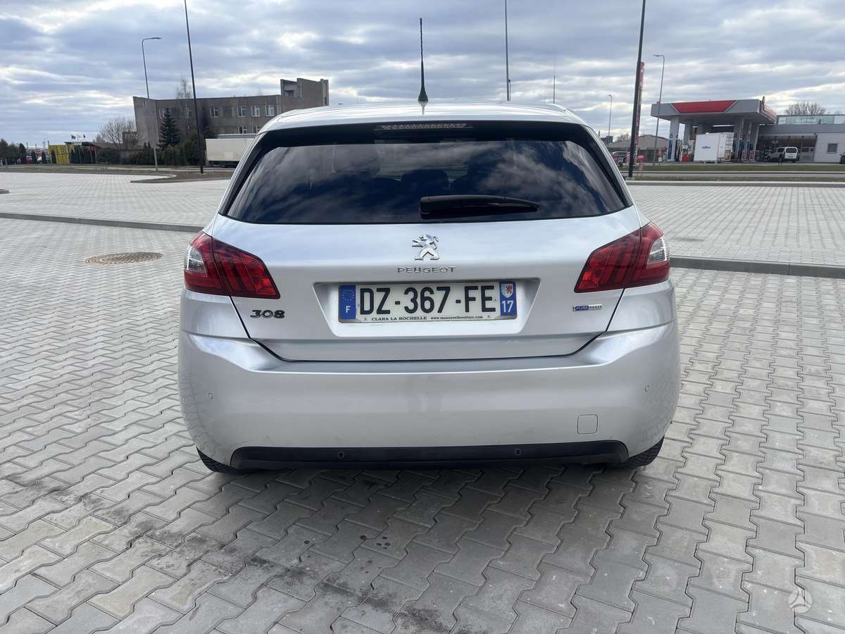 Peugeot 308, 1.2 l., hatchback