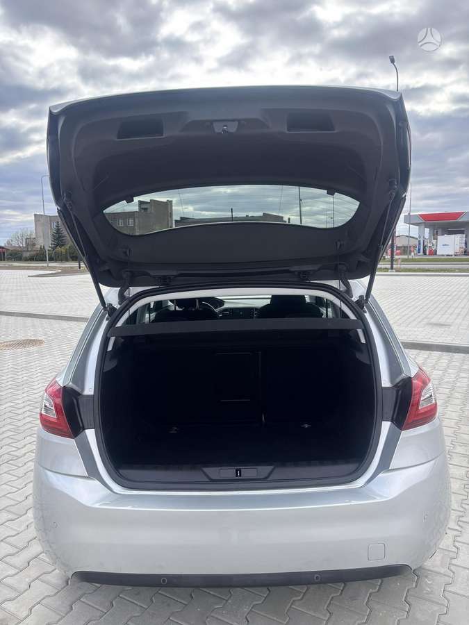 Peugeot 308, 1.2 l., hatchback