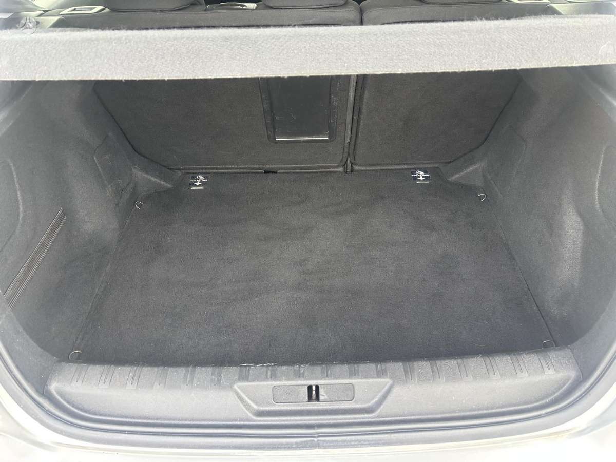 Peugeot 308, 1.2 l., hatchback