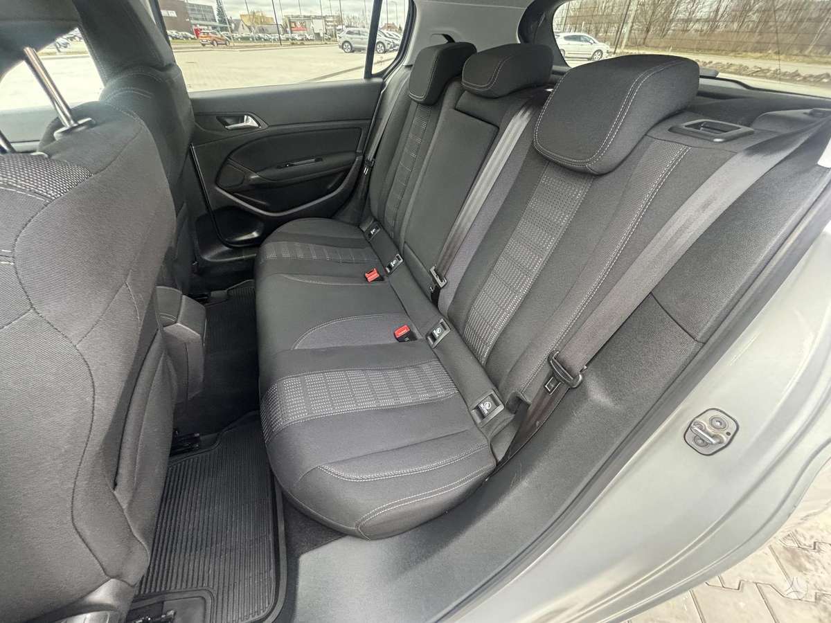 Peugeot 308, 1.2 l., hatchback