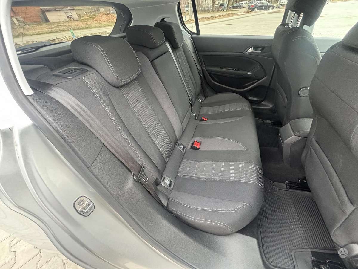 Peugeot 308, 1.2 l., hatchback