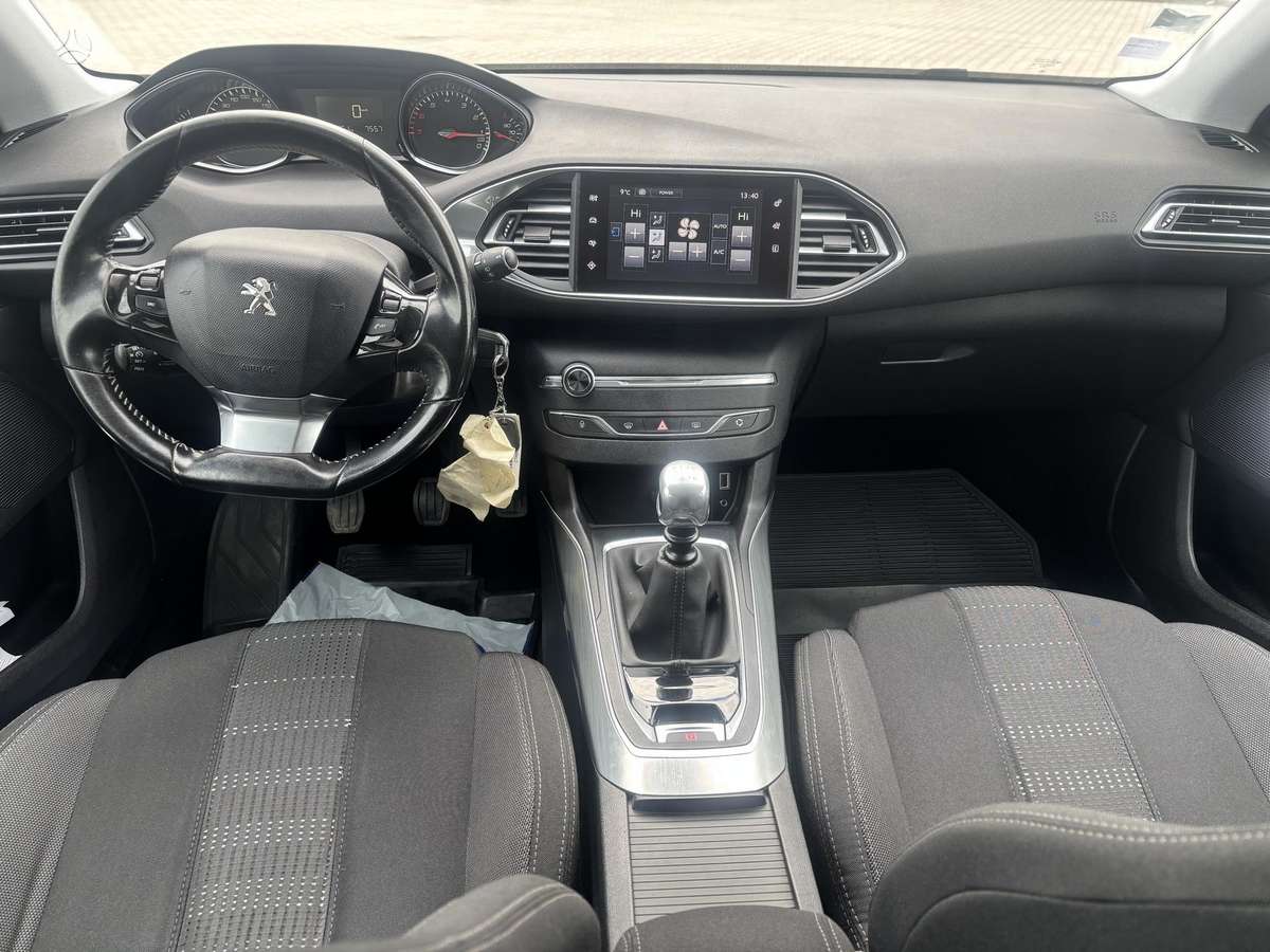 Peugeot 308, 1.2 l., hatchback