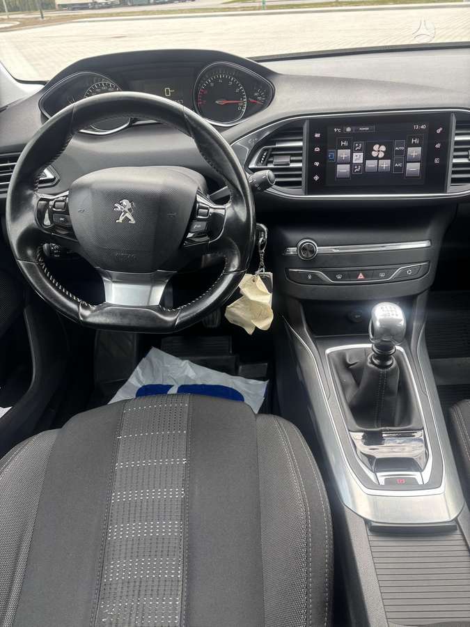 Peugeot 308, 1.2 l., hatchback