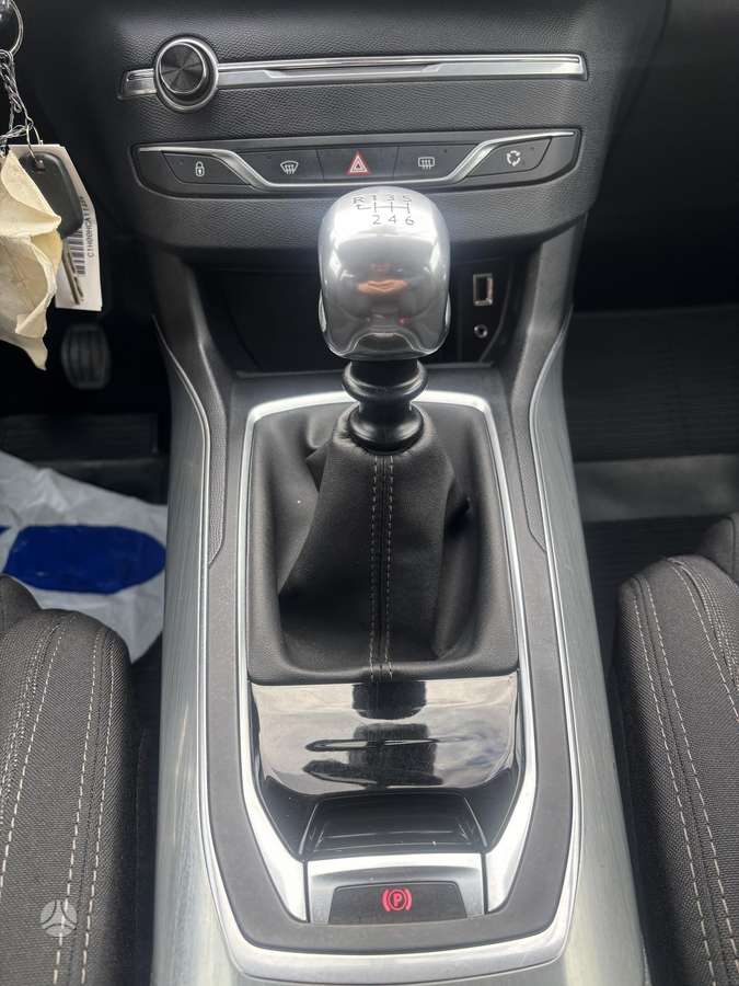 Peugeot 308, 1.2 l., hatchback