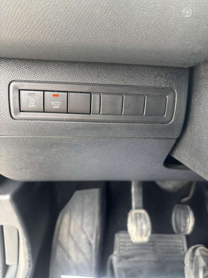 Peugeot 308, 1.2 l., hatchback