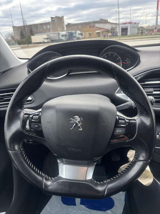 Peugeot 308, 1.2 l., hatchback