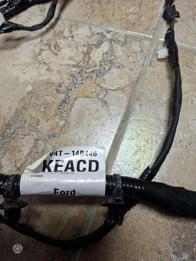 Ford Escape kėbulo dalys