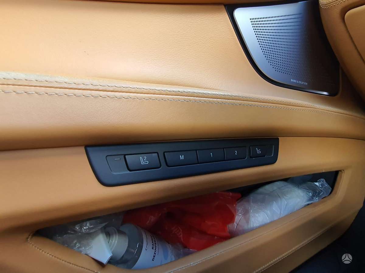 BMW 750, sedanas