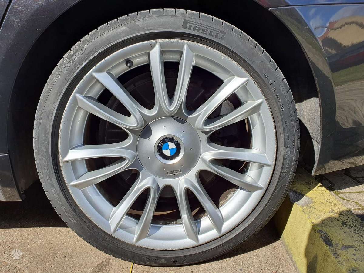 BMW 750, sedanas