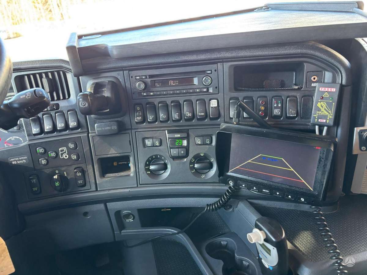 Scania G440, ar krānu