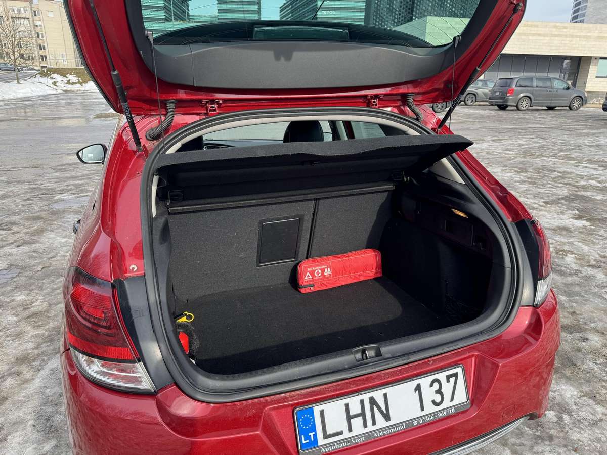 Citroen C4, 1.2 l., Хэтчбек