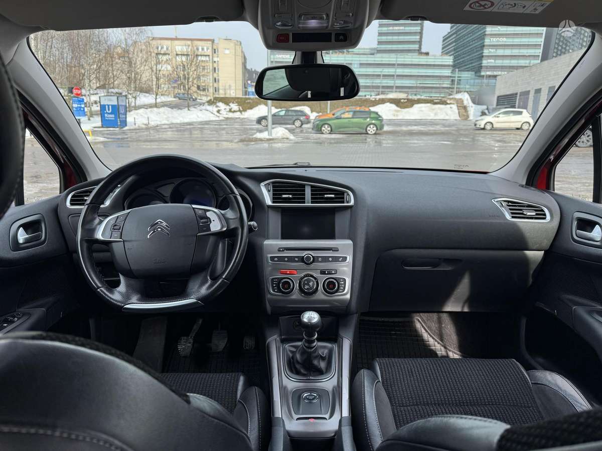 Citroen C4, 1.2 l., hatchback