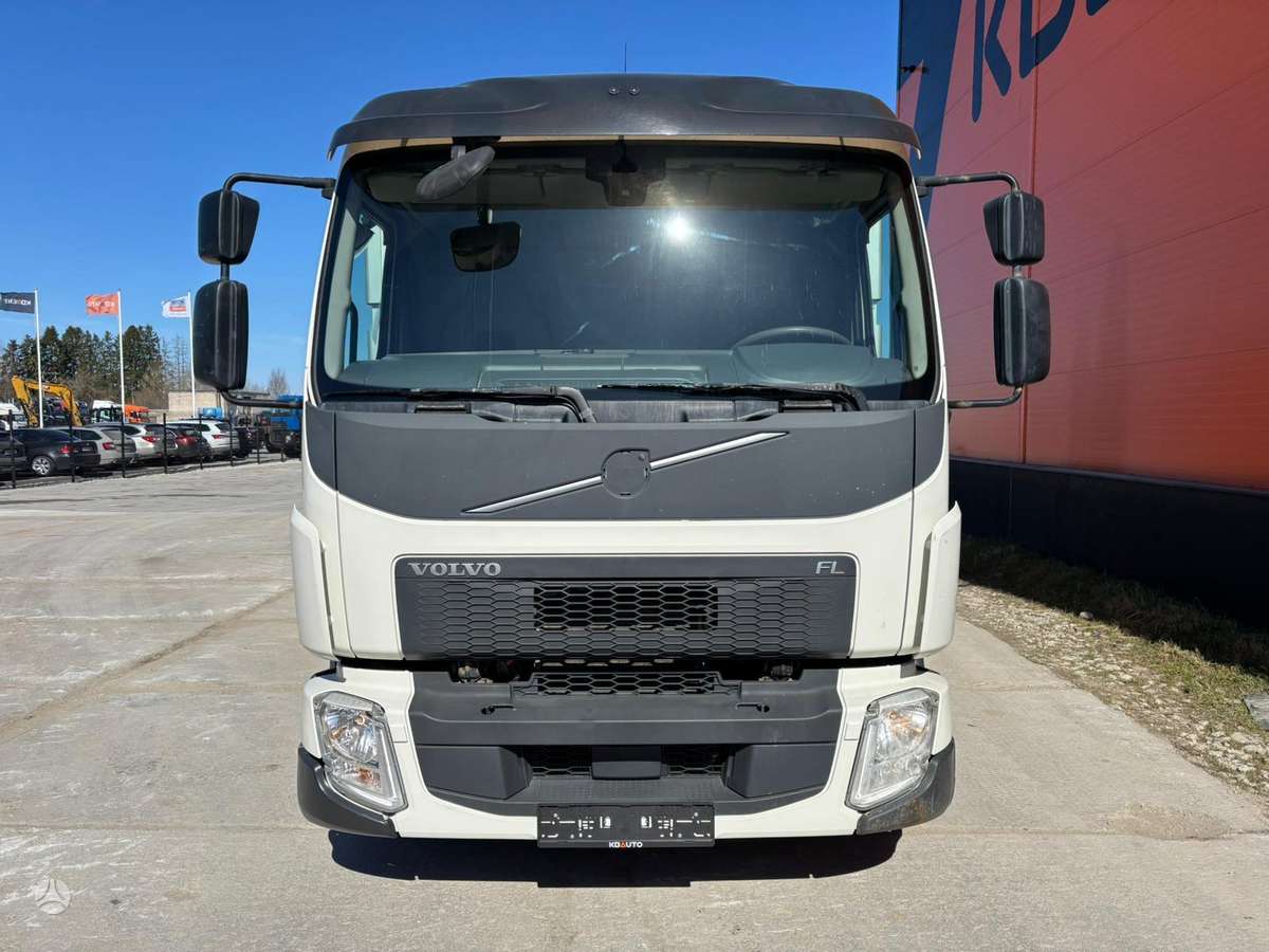 Volvo FL 210 4x2, kietašoniai