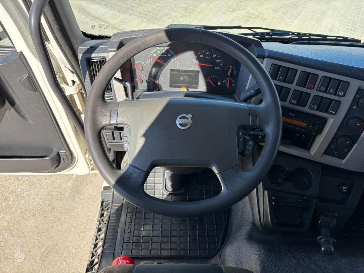 Volvo FL 210 4x2, box trucks / box vans