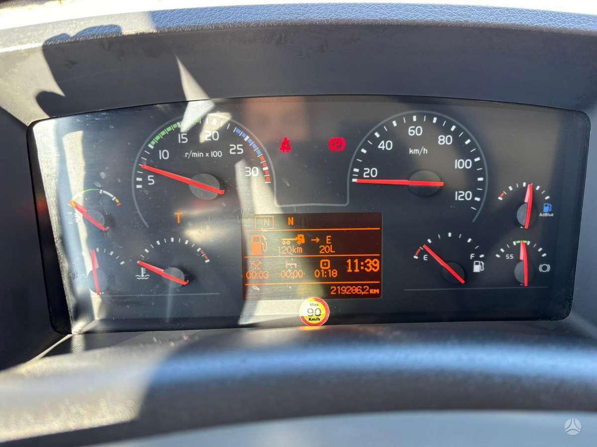 Volvo FL 210 4x2, kietašoniai
