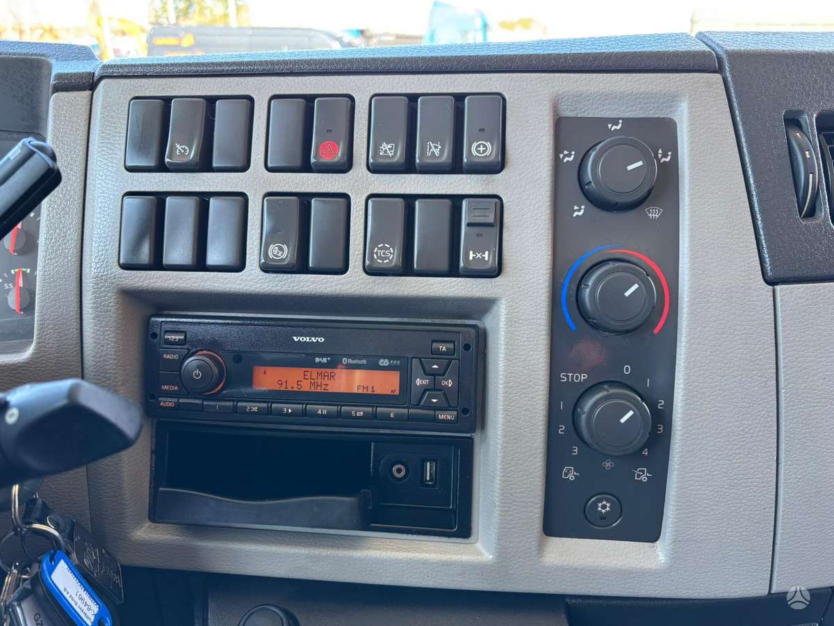 Volvo FL 210 4x2, box trucks / box vans