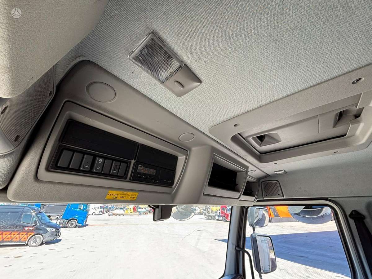 Volvo FL 210 4x2, kietašoniai