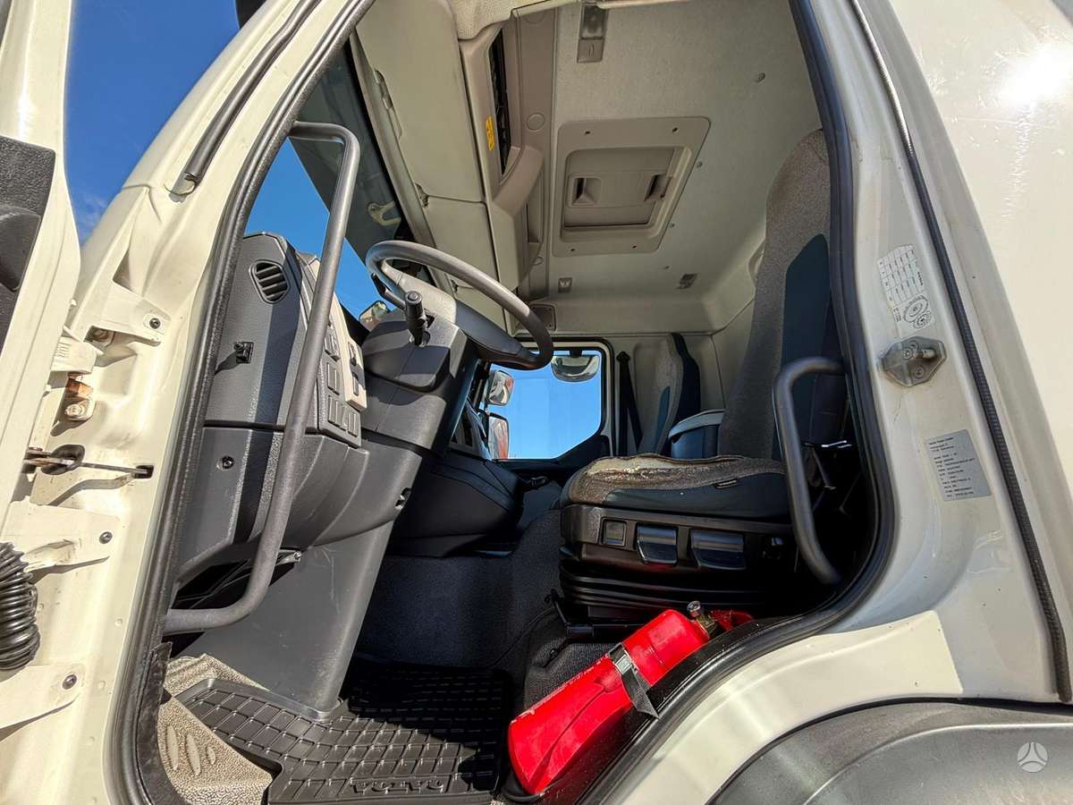 Volvo FL 210 4x2, kietašoniai