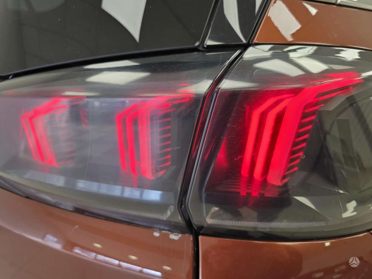 Peugeot 5008 - 8