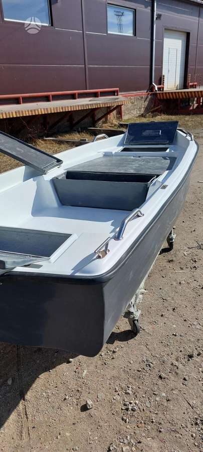 Autoplast Trimaranas, plastikinės valtys