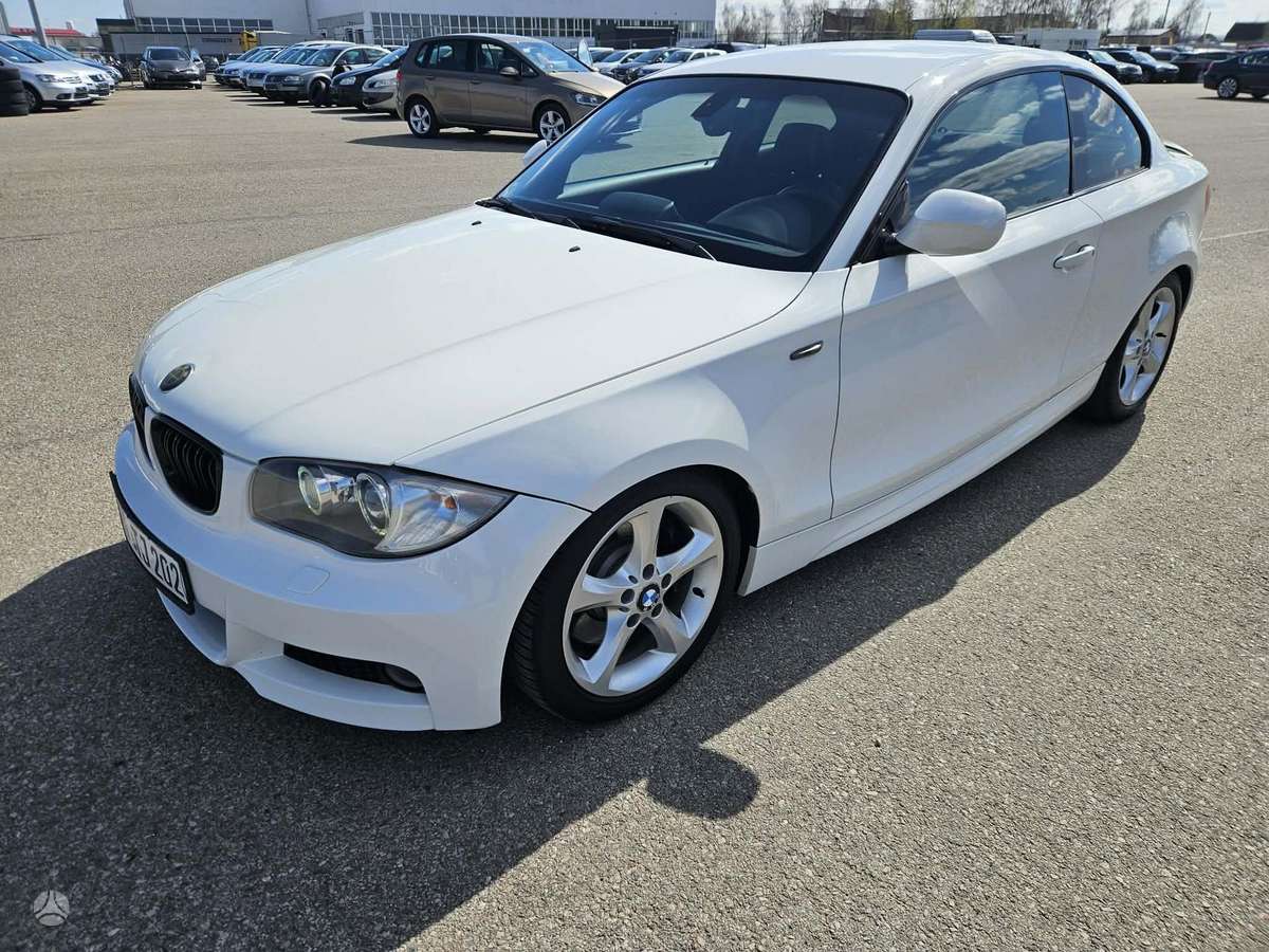 BMW 123, coupe