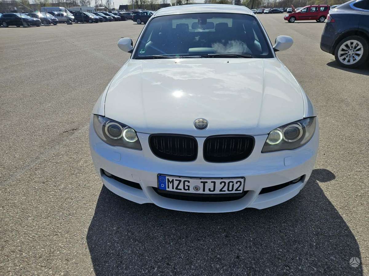 BMW 123, coupe