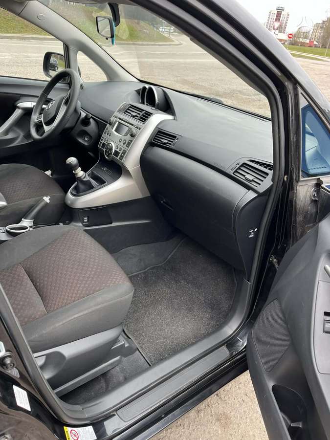 Toyota Verso, 2.0 l., Минивэн