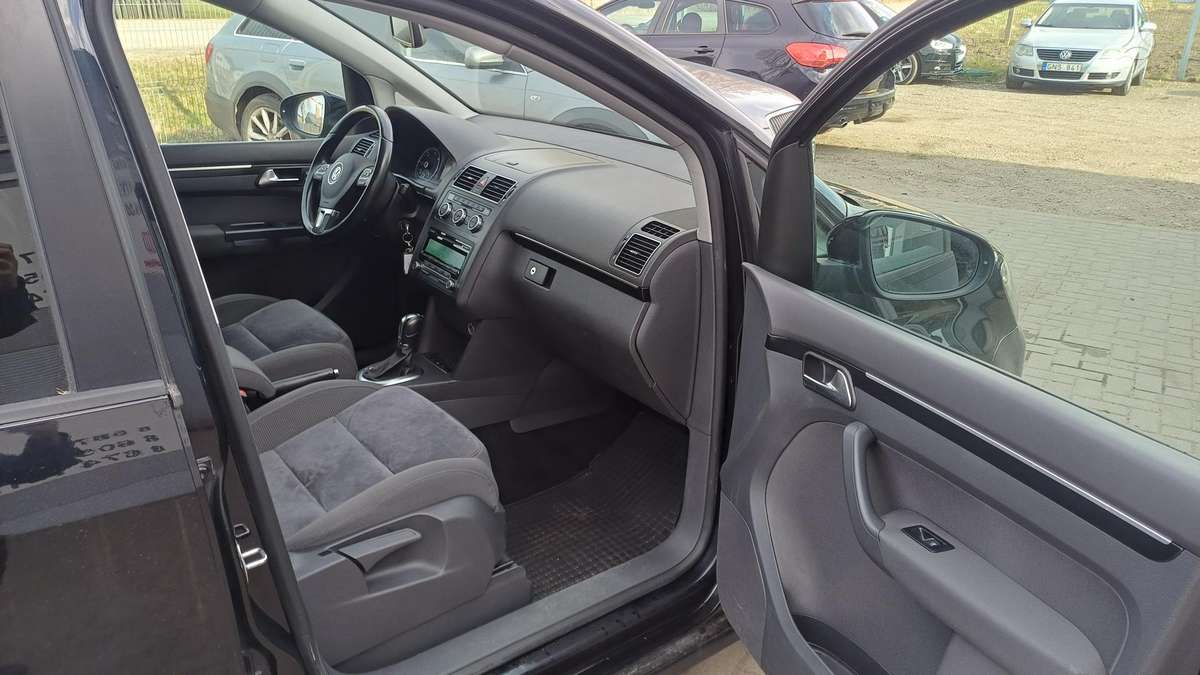 Volkswagen Touran - 8